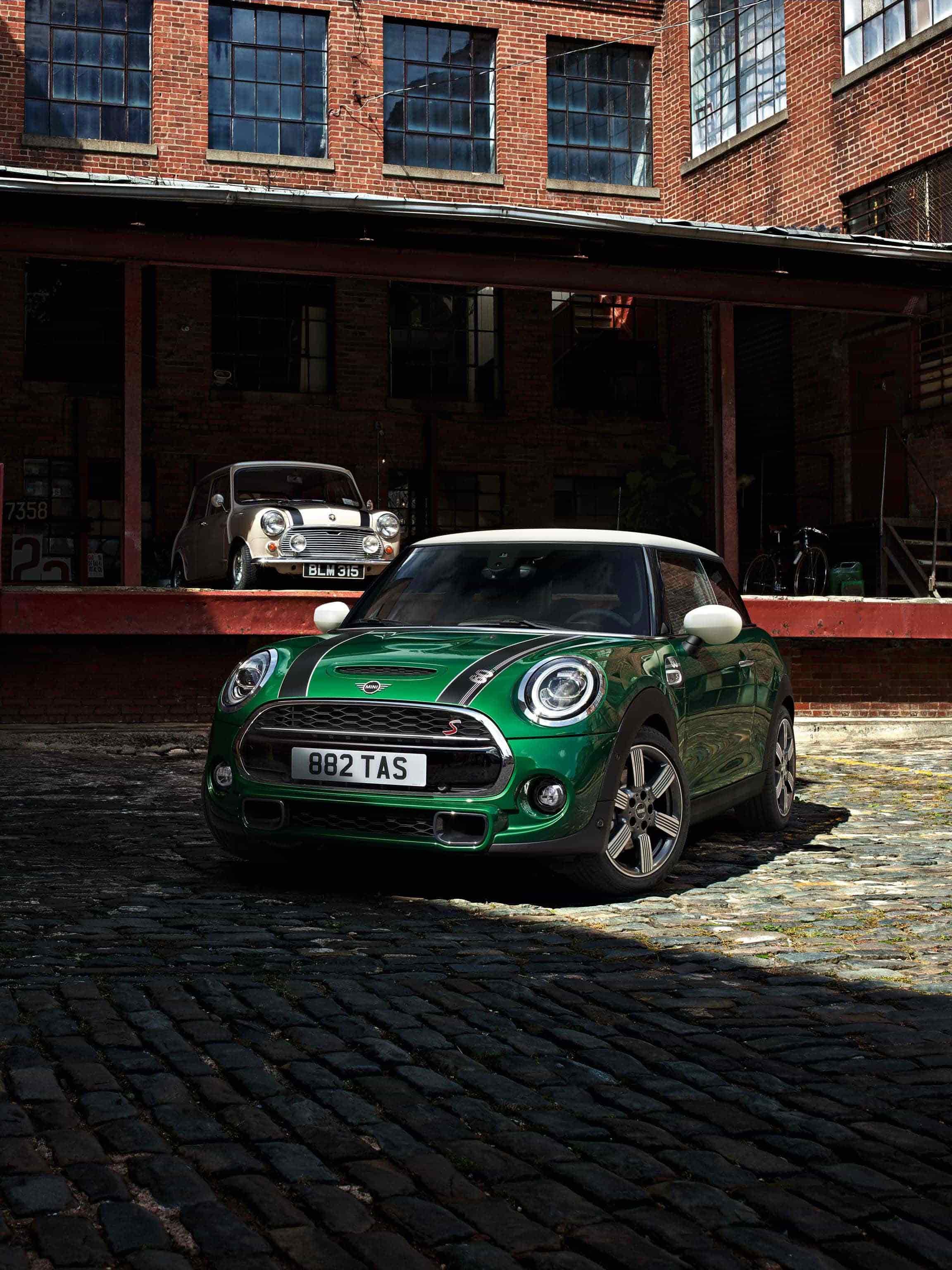 MINI 60 Years Edition – green, white and black – front view
